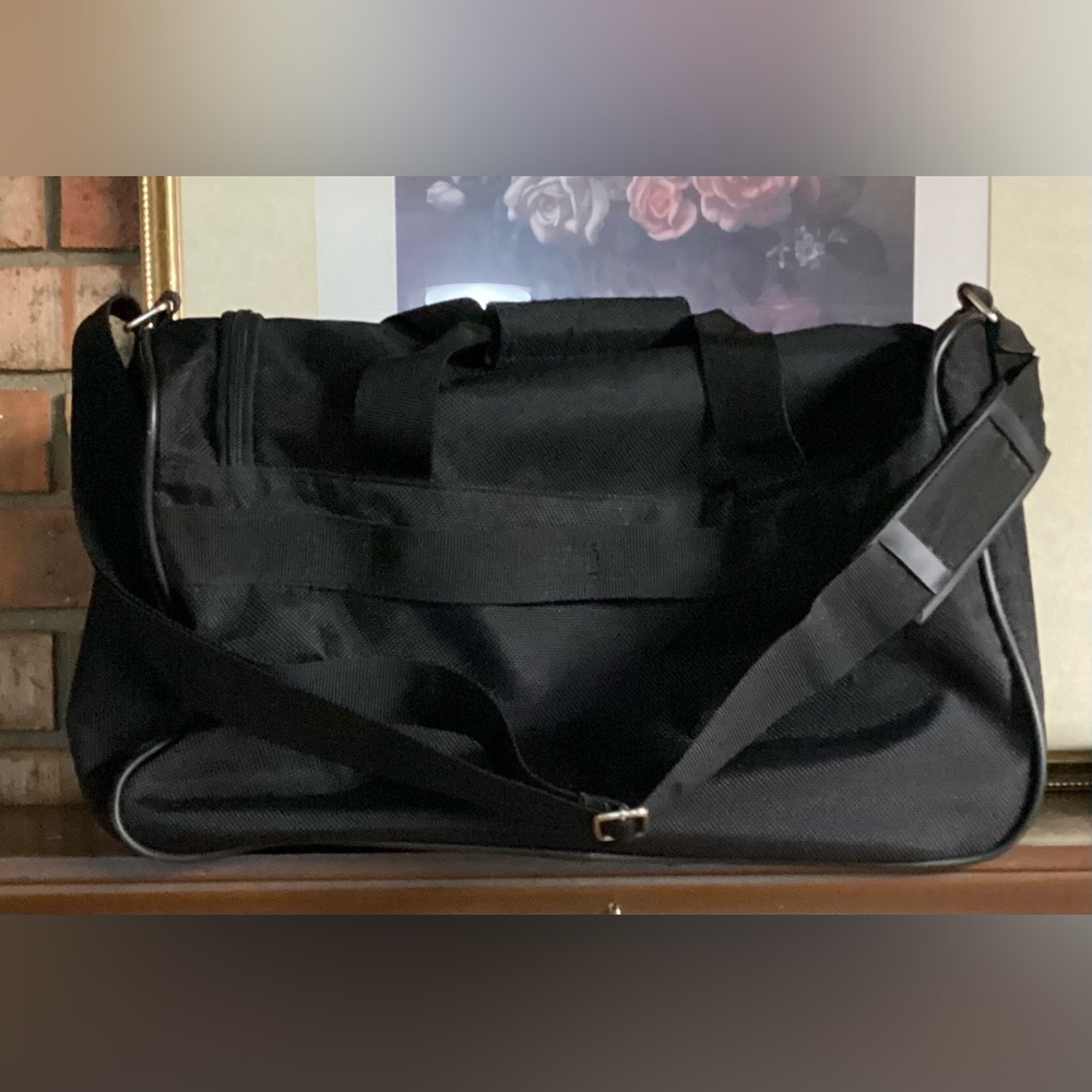 Dockers Nylon Duffle Bag Mid Size Black - Picture 2 of 12